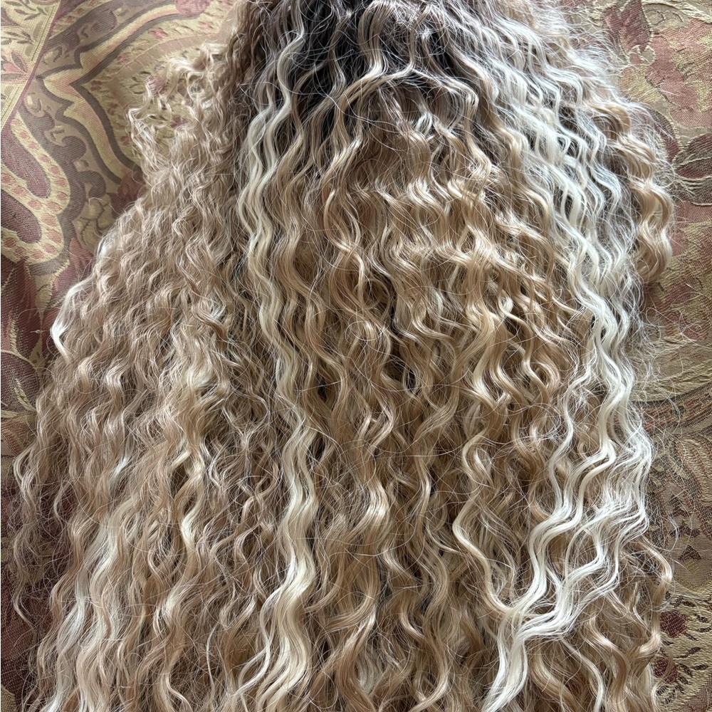 Long Blonde lace Wavy Wig 30 inches synthetic lace wig - Picture 3 of 4